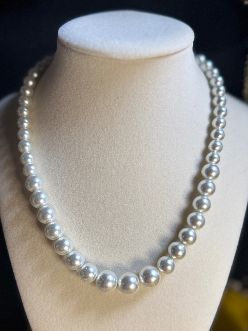 Vintage Express Faux Pearl Graduated Statement Necklace